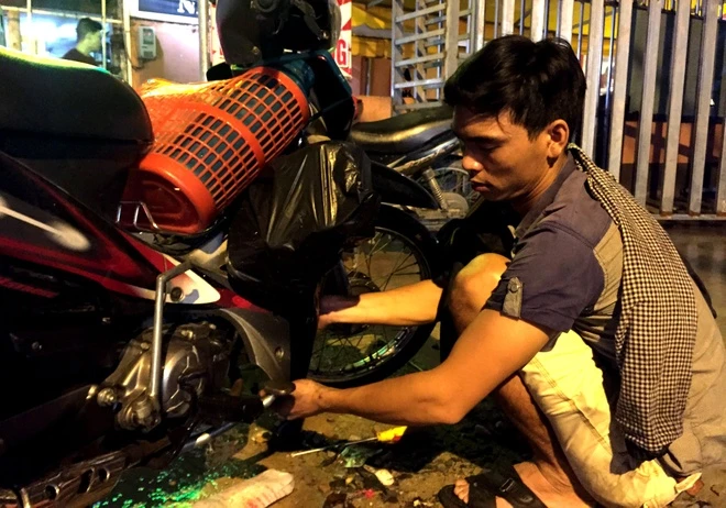 cứu hộ xe máy quận hóc môn ban đêm