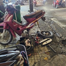 Sửa xe máy tại đường Hoàng Văn Thụ Ban Đêm